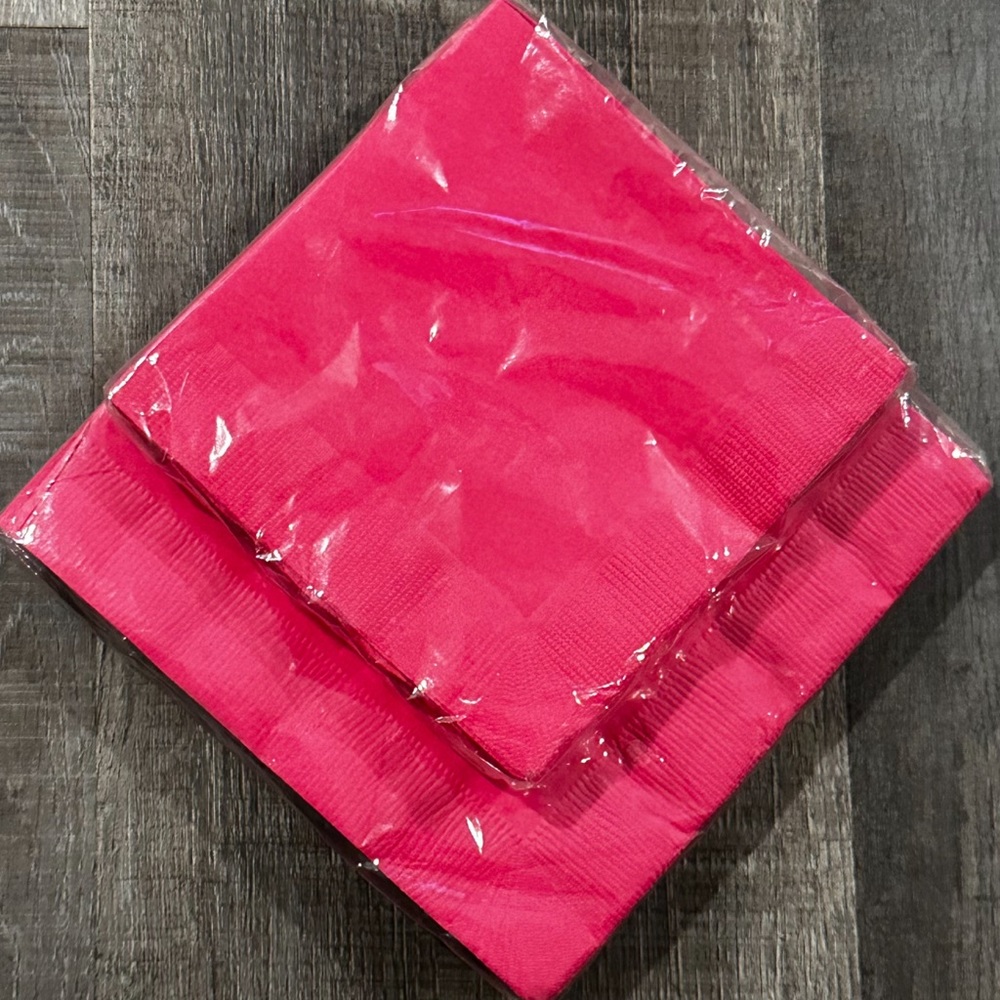 💞 Brand New 2-Pack Set of Pink Party Napkins